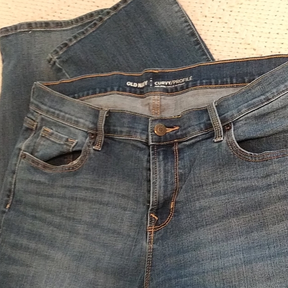 Old Navy curvy short jeans - Picture 2 of 4